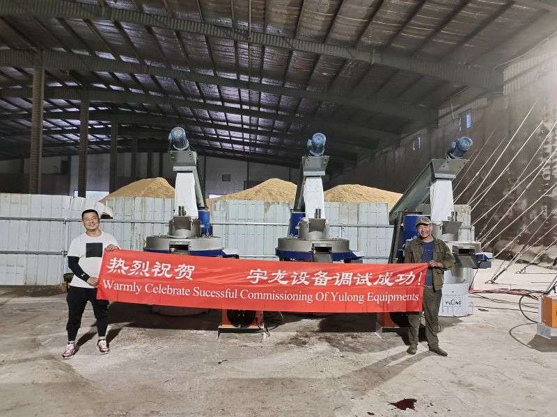 宇龍技術(shù)員與客戶合影